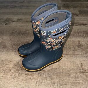 Girl’s BOGS Classic II Water Garden Indigo Multi Boots Size 2